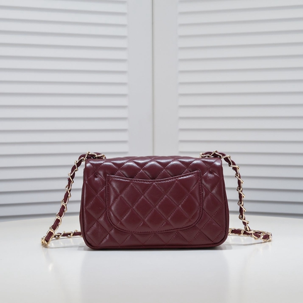 シャネルバッグ側面デザイン